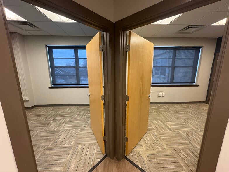 More Photos Of 1300 Hampton Ave, Saint Louis Office For Lease