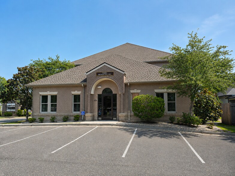 Primary Photo Of 4420 Oleander Dr, Myrtle Beach Medical For Sale