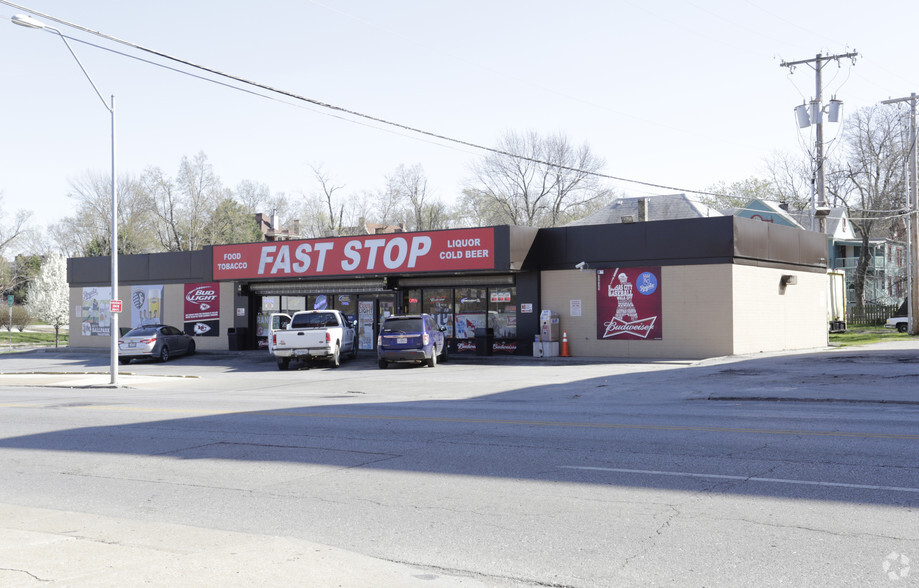 Primary Photo Of 131 E 39th St, Kansas City Convenience Store For Lease