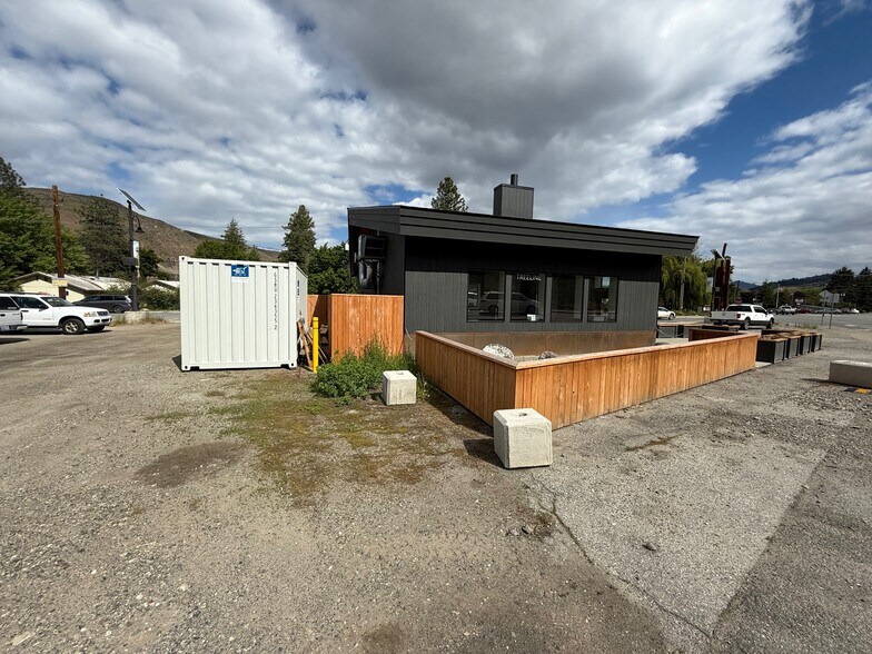 More Photos Of 425 S. Glover St, Twisp Restaurant For Sale