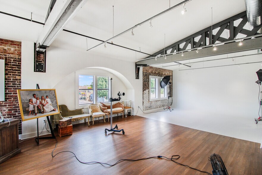 More Photos Of 225 S Knoblock St, Stillwater Storefront For Sale