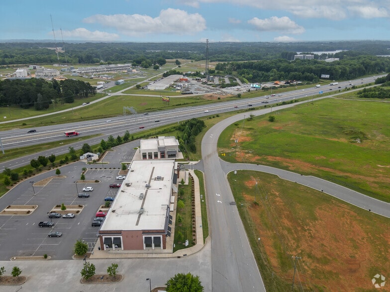 More Photos Of 129 Mecklynn Rd, Mooresville General Retail For Lease