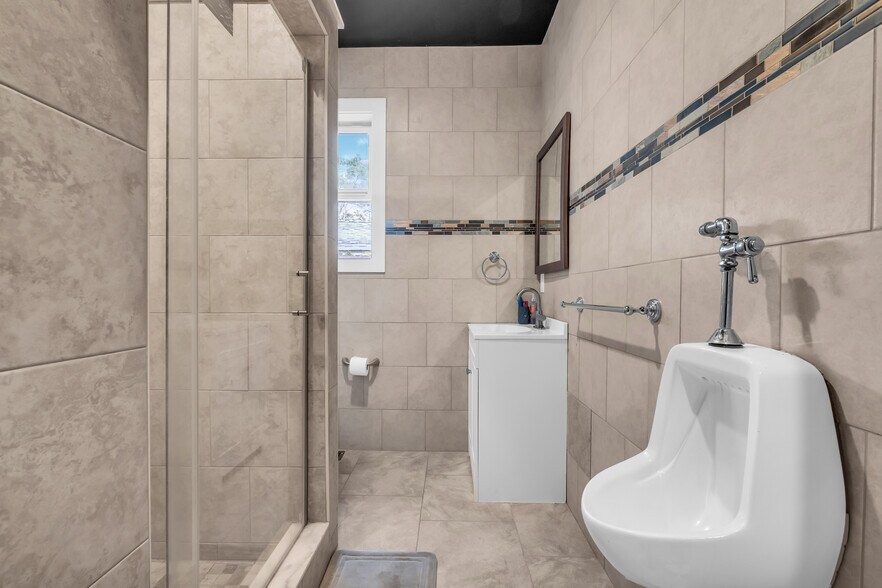 More Photos Of 715 Flanders Rd, Riverhead Office For Sale