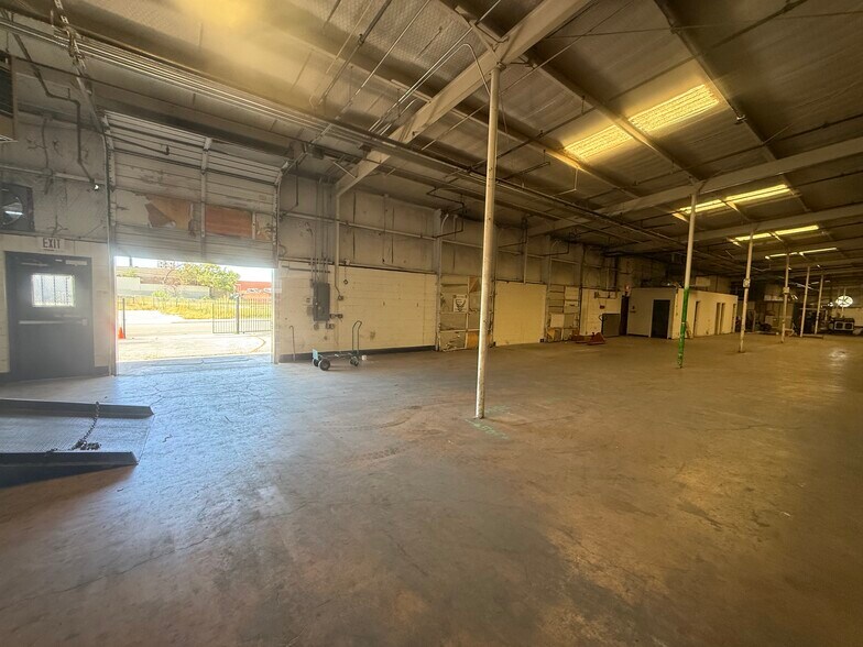 More Photos Of 911 N Frio St, San Antonio Manufacturing For Lease