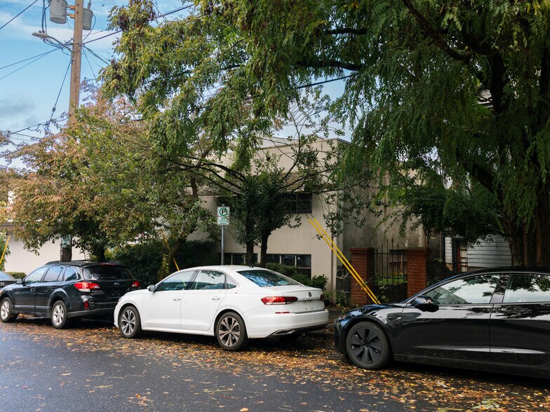 More Photos Of 212-234 SE 12th Ave, Portland Warehouse For Sale