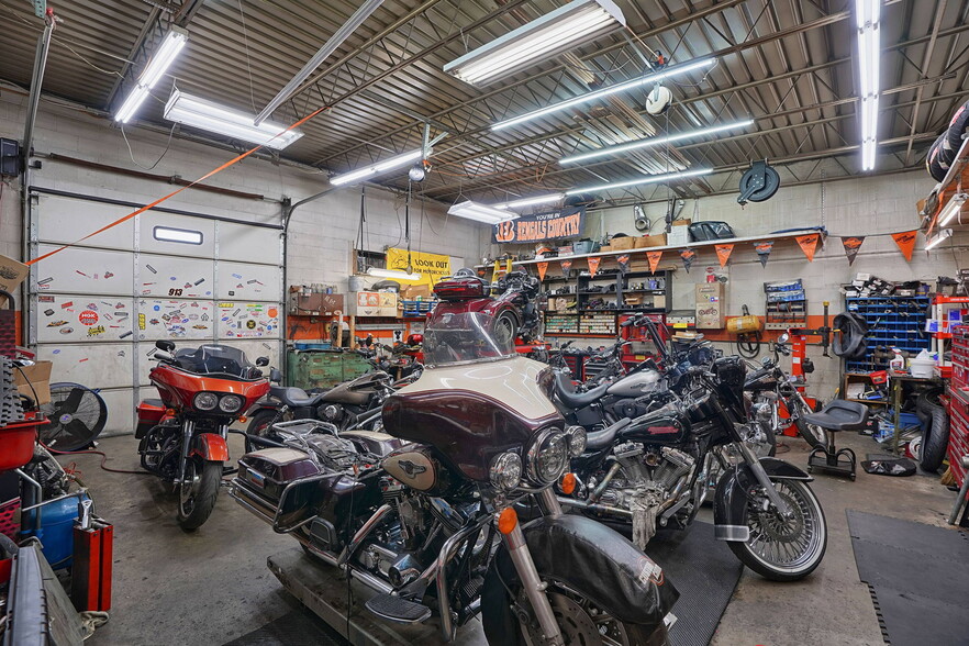 More Photos Of 140 S River St, Franklin Storefront For Sale