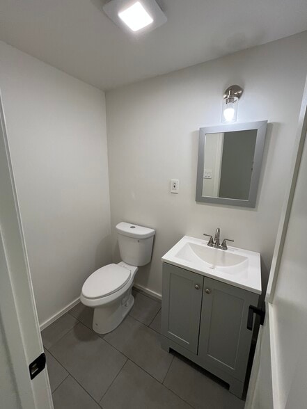 More Photos Of 1434 Astoria Blvd, Astoria Storefront Retail Residential For Lease