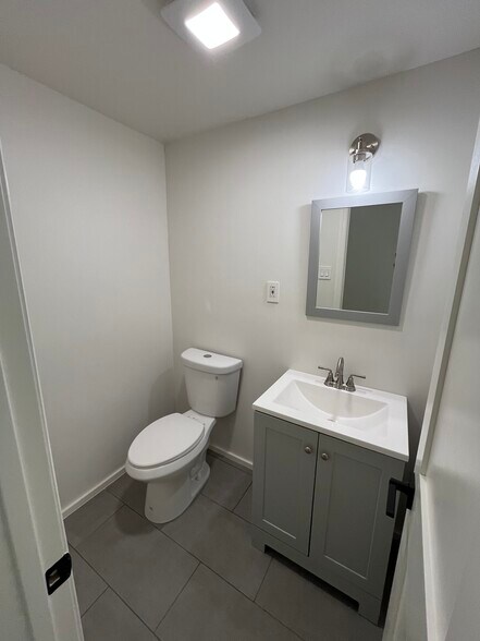 More Photos Of 1434 Astoria Blvd, Astoria Storefront Retail Residential For Lease