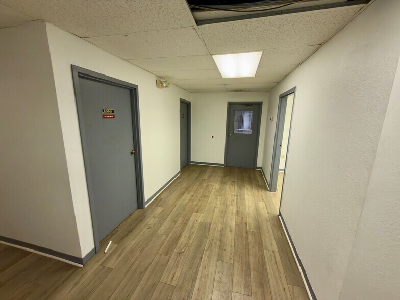 More Photos Of 3885 N Palafox Hwy, Pensacola Warehouse For Sale