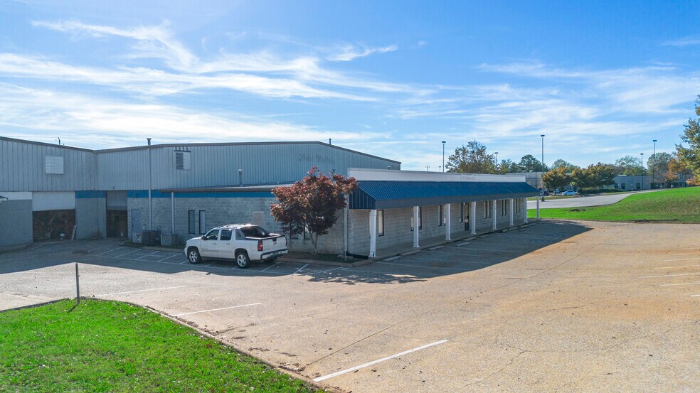 More Photos Of 6130 Preservation Dr, Chattanooga Light Distribution For Sale