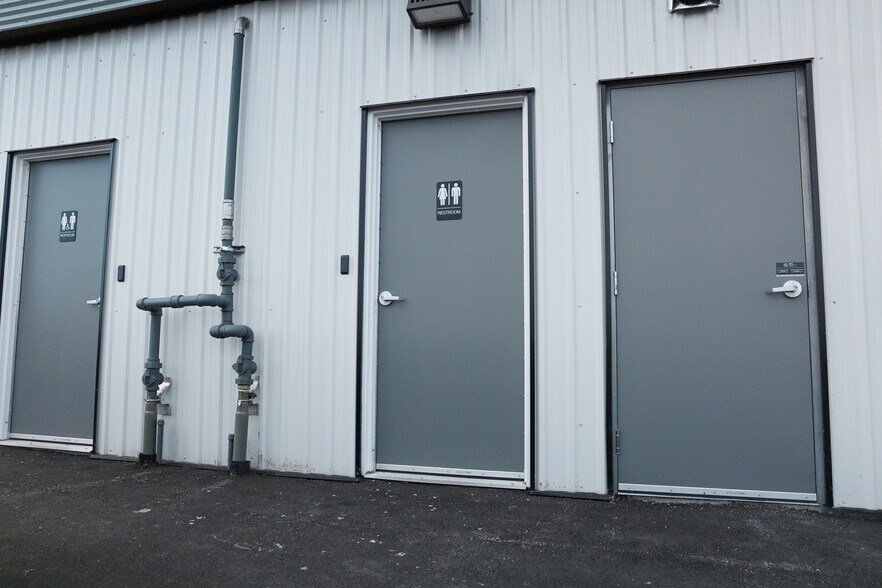 More Photos Of 27201 Township Road 532A, Parkland County Self Storage For Sale