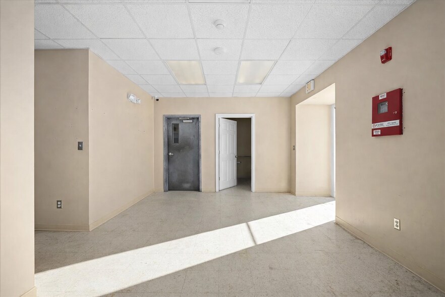 More Photos Of 210 Main St, Leicester Flex For Sale