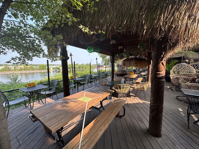 More Photos Of 1900 & 1924 Marshall St NE, Minneapolis Restaurant For Lease