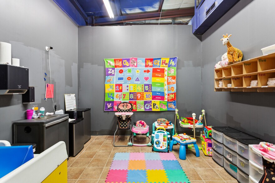 More Photos Of 702 Wilmer Ave, Anniston Office For Sale