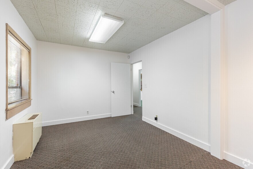 More Photos Of 2455 NW Marshall St, Portland Office For Lease