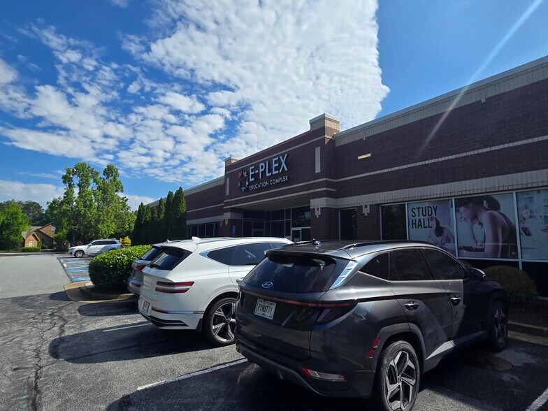 More Photos Of 10700 Abbotts Bridge Rd, Johns Creek General Retail For Lease