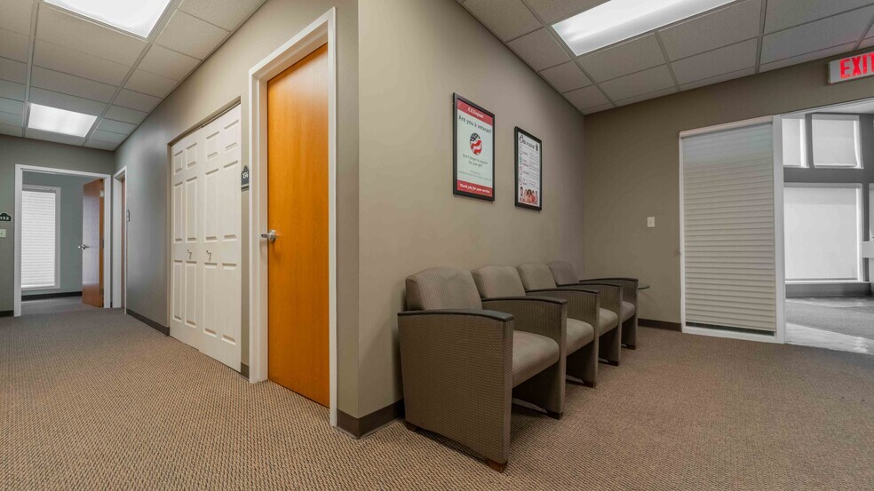 More Photos Of 600 Vale Park Rd, Valparaiso Flex For Lease