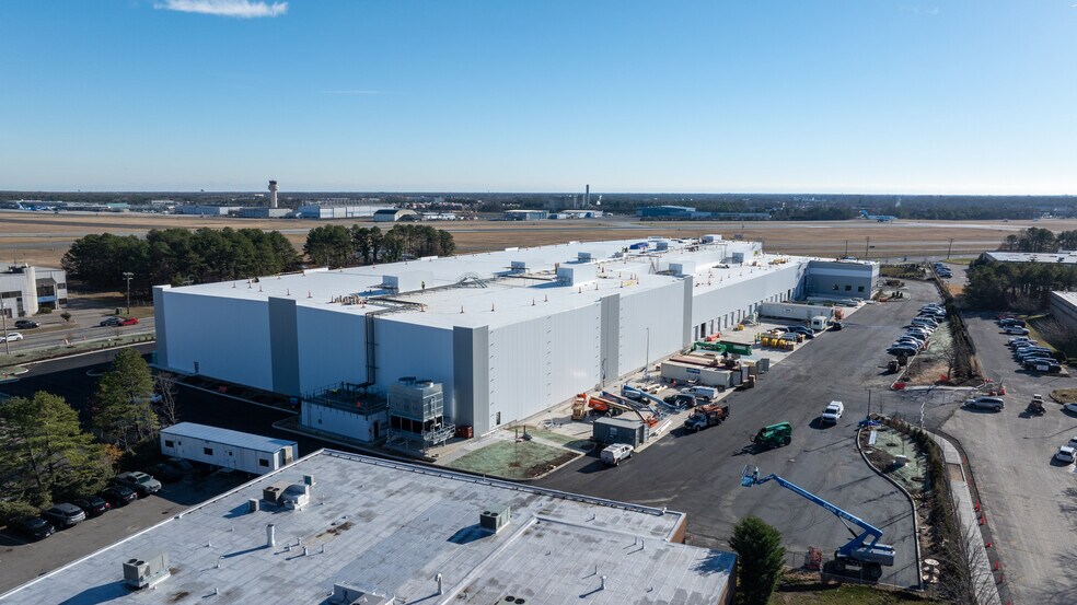 More Photos Of 2100 Smithtown Ave, Ronkonkoma Refrigeration Cold Storage For Lease
