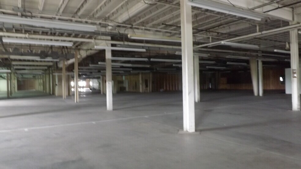 More Photos Of 700 Hepburn St, Milton Showroom For Lease