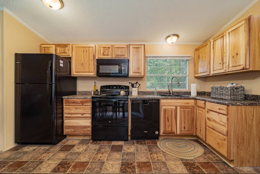 More Photos Of 84-86 Benson Rd, Travelers Rest Specialty For Sale