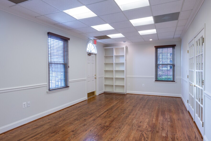 More Photos Of 10470-10476 Armstrong St, Fairfax Medical For Sale