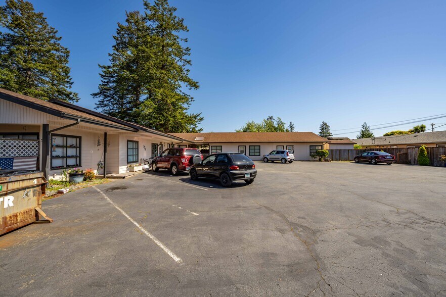 More Photos Of 542 Pacific Ave, Brookings Multifamily For Sale