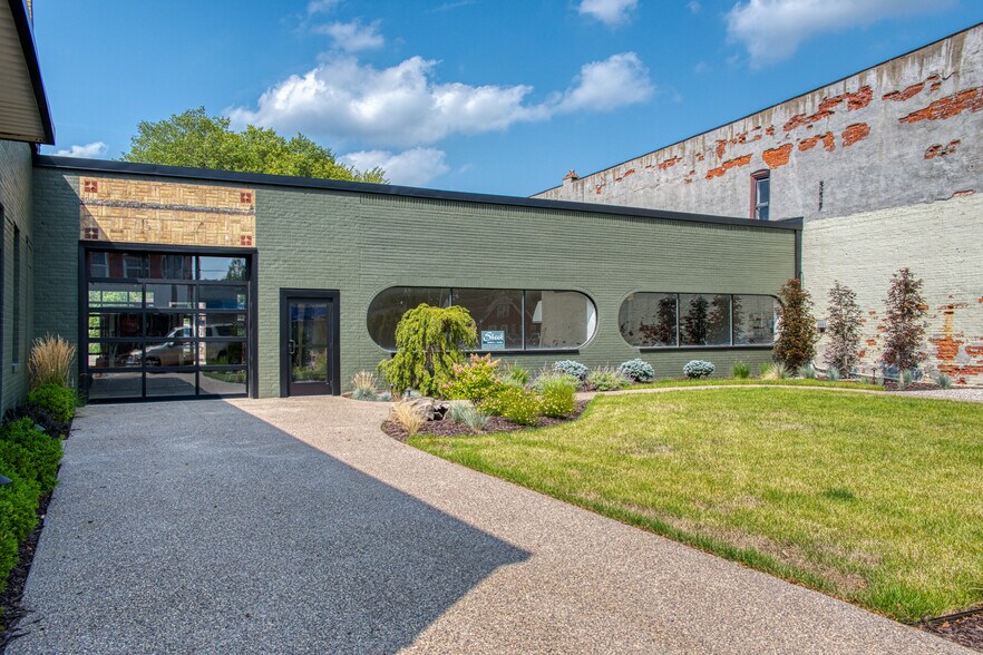 More Photos Of 804 W Main St, Owosso General Retail For Lease