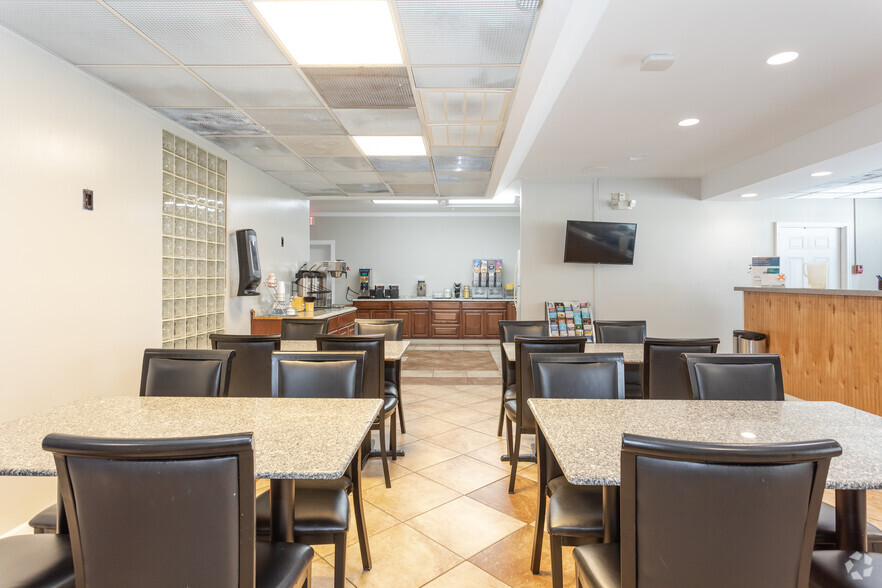 More Photos Of 3030 N Roberts Ave, Lumberton Hotel For Sale