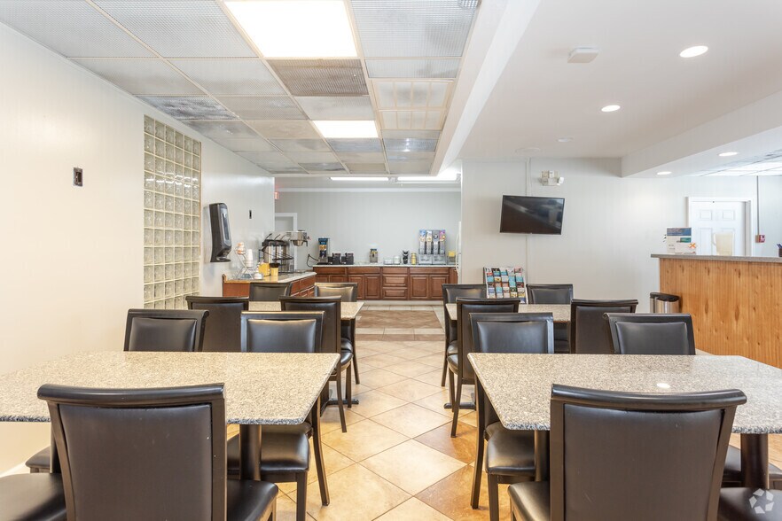 More Photos Of 3030 N Roberts Ave, Lumberton Hotel For Sale