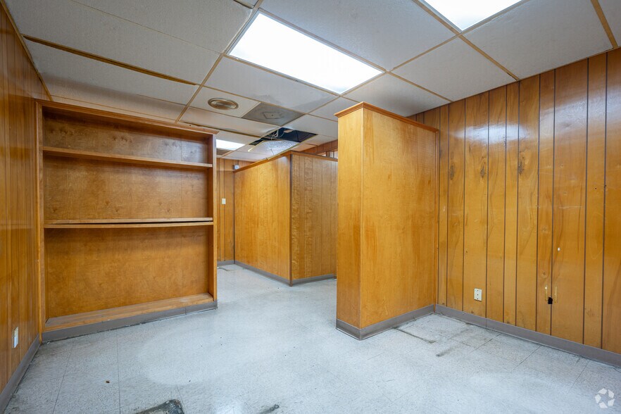 More Photos Of 1305 W Jackson Ave, Pasadena Manufacturing For Sale