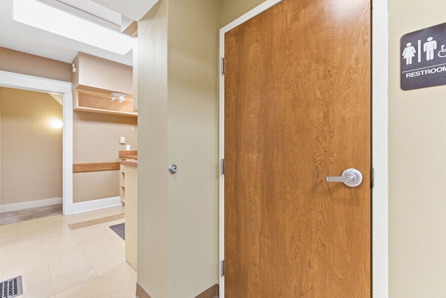 More Photos Of 3208 College Dr, Louisville Office For Sale