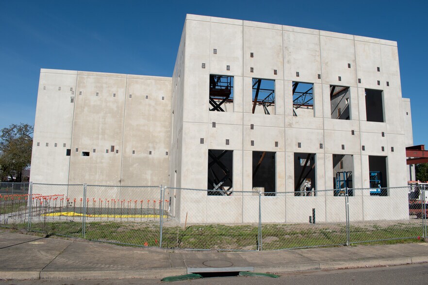 More Photos Of 700 American Way, Windsor Industrial For Lease