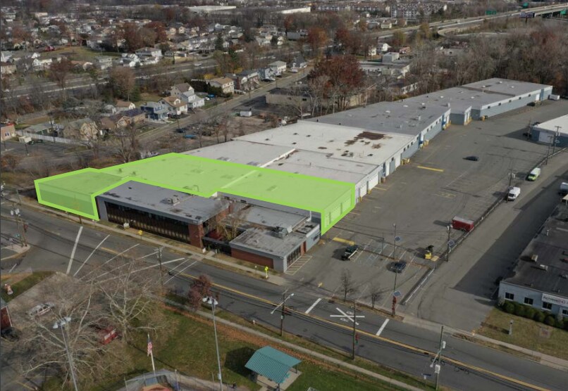 Primary Photo Of 465 Mola Blvd, Elmwood Park Warehouse For Lease