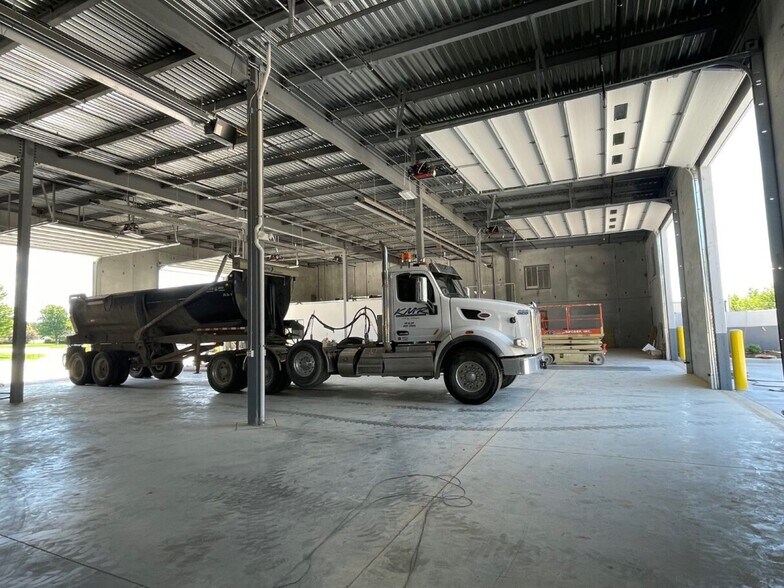 More Photos Of 23810 W 83rd Ter, Shawnee Service For Lease