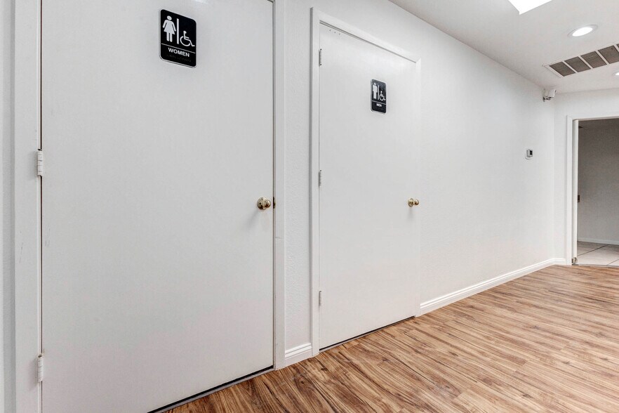 More Photos Of 1324 Avenue D, Katy Medical For Sale