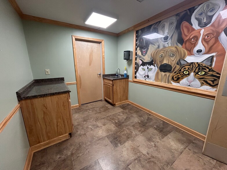 More Photos Of 191 Wallins Corners Rd, Amsterdam Medical For Sale