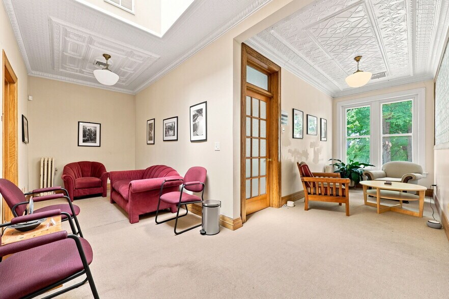 More Photos Of 44 Main St, Kingston Office For Lease