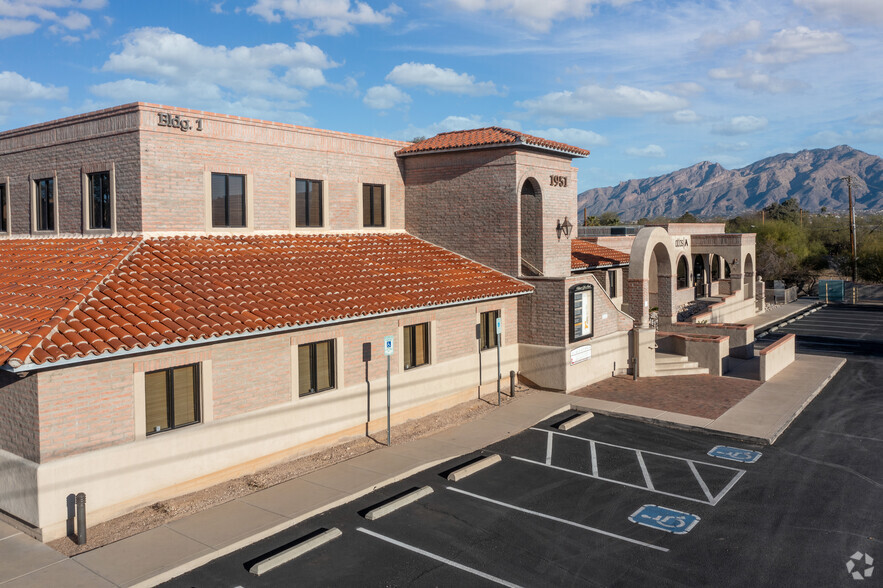 Primary Photo Of 1951 N Wilmot Rd, Tucson Medical For Lease