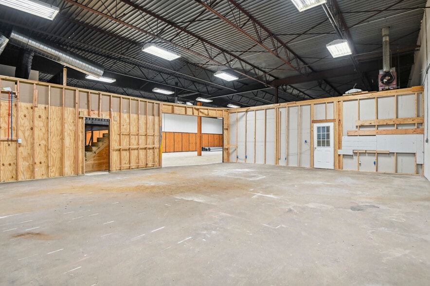 More Photos Of 308-314 W Basin Rd, New Castle Light Distribution For Lease