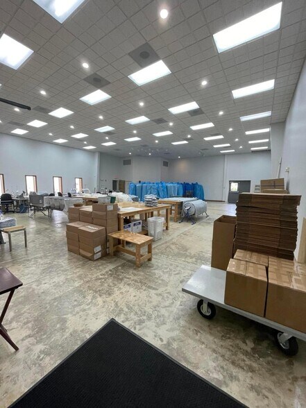 More Photos Of 15812 State Route 56 W, Mount Sterling Light Distribution For Sale