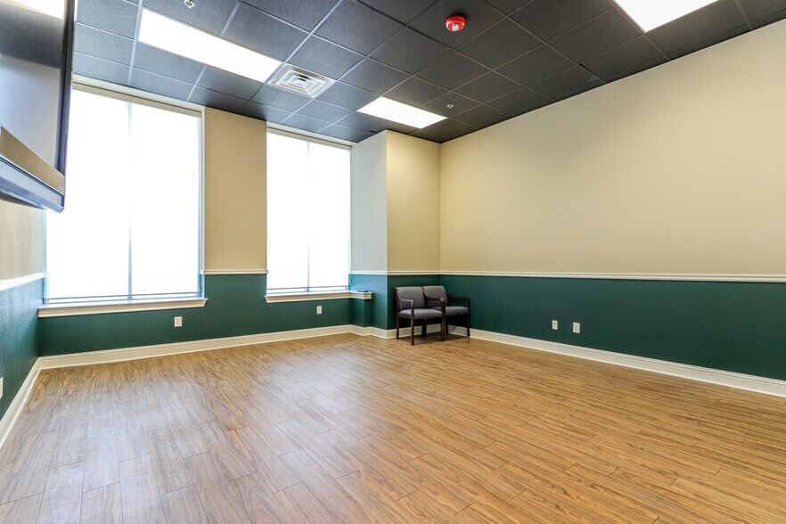 More Photos Of 605 Austin Ave, Waco Storefront Retail Office For Sale