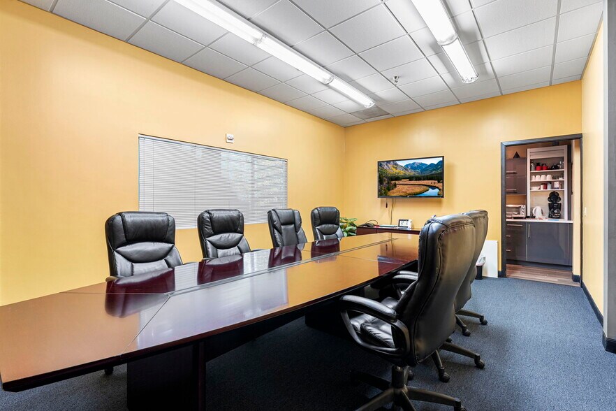 More Photos Of 861 Southpark Dr, Littleton Flex For Lease