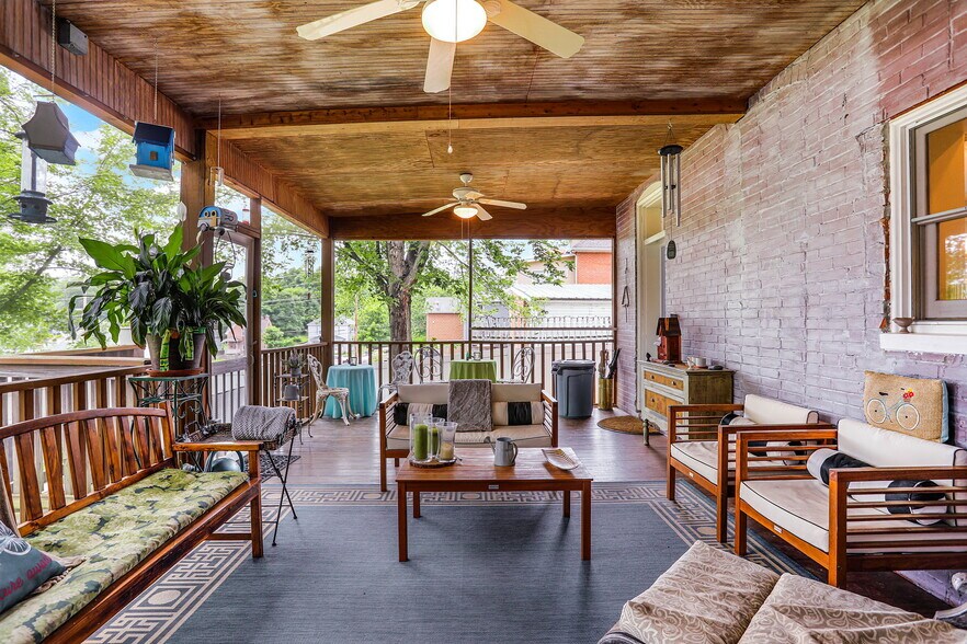 More Photos Of 504 W 5th St, Washington Hospitality For Sale