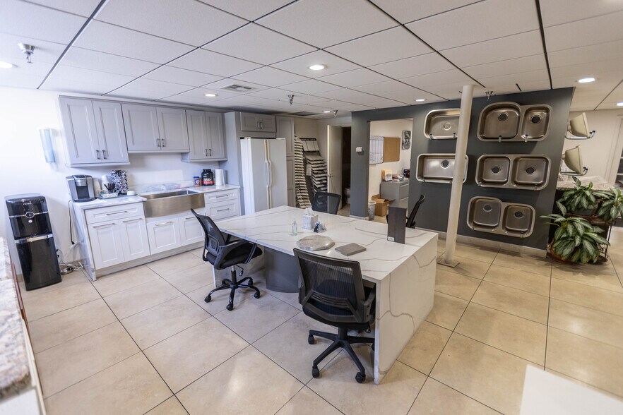 More Photos Of 5711 NE 14th Ave, Fort Lauderdale Warehouse For Lease