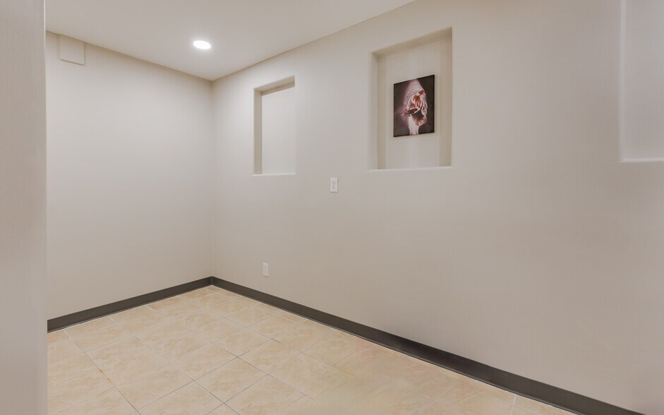 More Photos Of 12734 Kenwood Ln, Fort Myers Medical For Lease