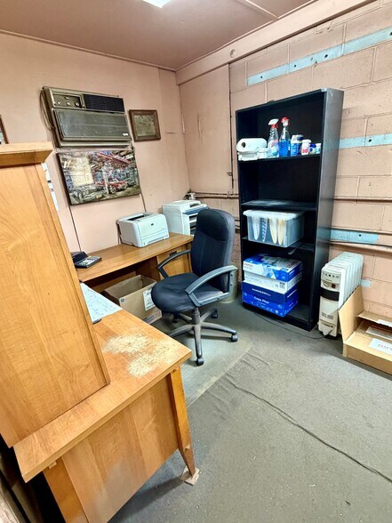 More Photos Of 1529 E Philadelphia Ave, Gilbertsville Auto Repair For Sale