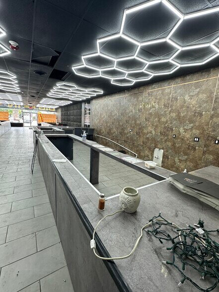 More Photos Of 6602-6620 W 111th St, Worth Unknown For Lease