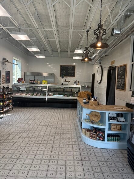 More Photos Of 1947 Wynnton Rd, Columbus Freestanding For Sale