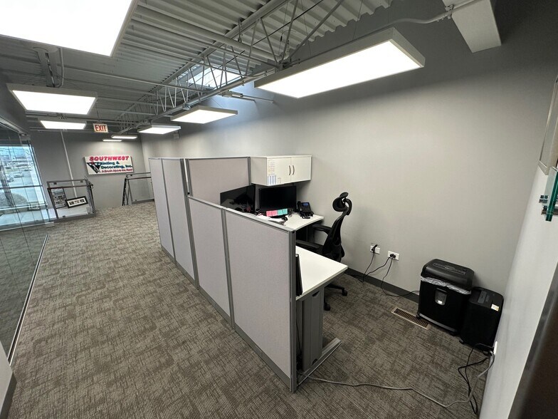 More Photos Of 7615 W 100th Pl, Bridgeview Warehouse For Lease