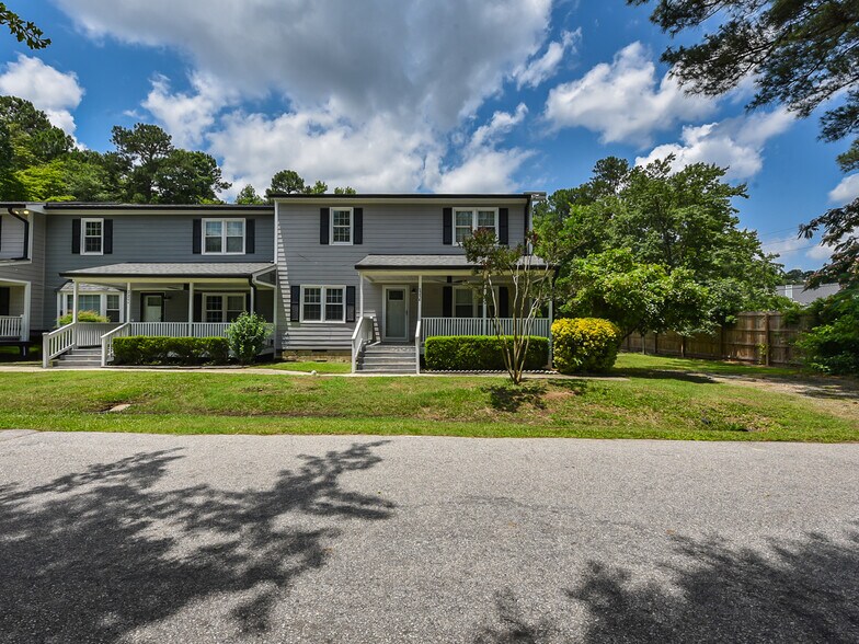 More Photos Of 225 Douglas St, Holly Springs Apartments For Sale